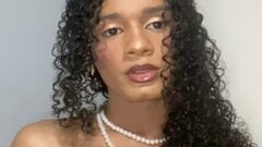 Mika Nunes Online